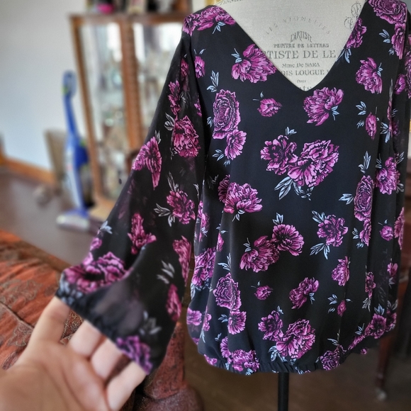Torrid top. Black with purple flowers - Picture 2 of 4